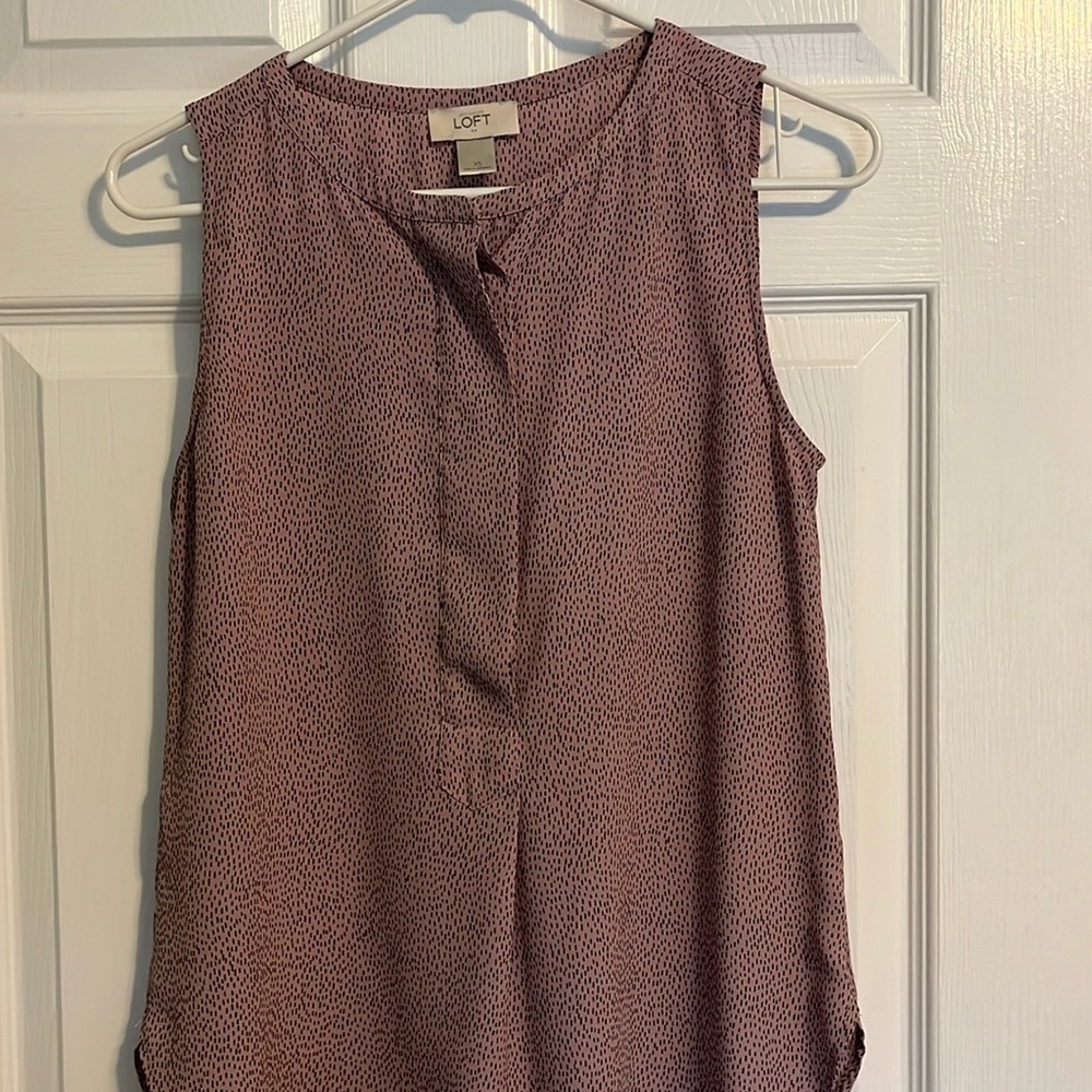 Pink with grey dots. Sleeveless blouse, Loft size xs